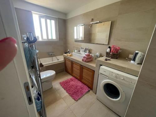 Lovely Maisonette & Parking