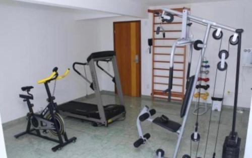a room with a gym with a treadmill and exercise bikes at Flats Bela Vista para o Mar in Macaé