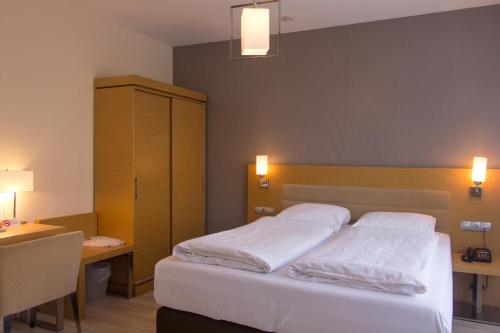 Postel nebo postele na pokoji v ubytování Hotel Port
