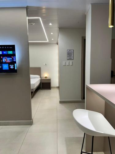 a room with a bed and a tv on a wall at Hotel Amazonas Suite, Suite Presidencial in Nueva Loja