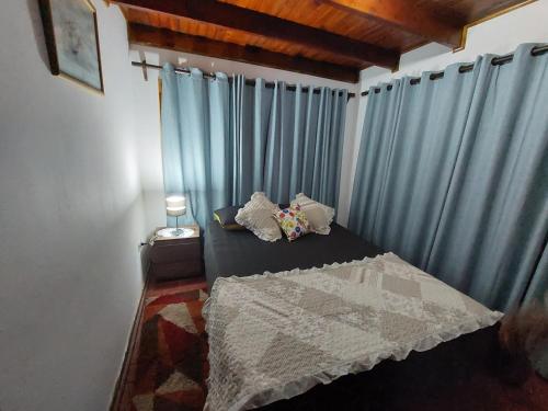 Ένα ή περισσότερα κρεβάτια σε δωμάτιο στο Casa en la Boca de Navidad