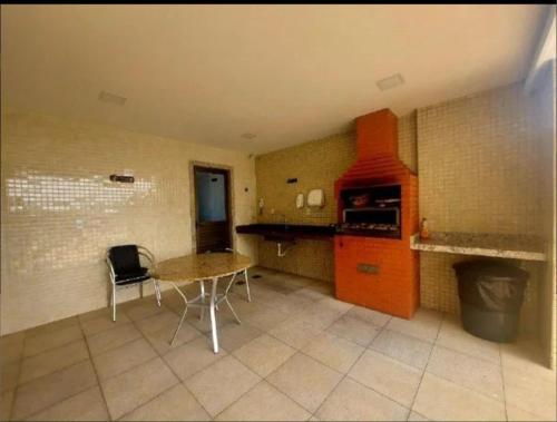 Cuisine ou kitchenette dans l'établissement Apartamento Luxo