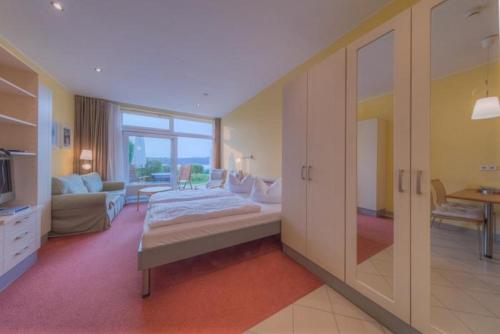 a large room with a bed and a living room at Strandläufer Classic 101 in Granzow
