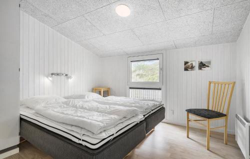 Voodi või voodid majutusasutuse Pet Friendly Home In Hvide Sande With Wifi toas