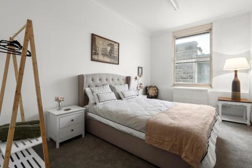 Postel nebo postele na pokoji v ubytování Myers Manor I Geelong CBD
