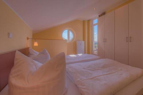 Un pat sau paturi într-o cameră la Schneeeule 224