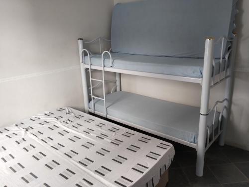 a bunk bed and a chair in a room at Apto Enseada Guarujá in Guarujá