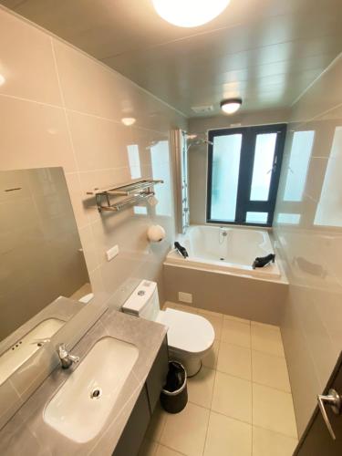 a bathroom with a sink and a toilet and a tub at 月出悠悠Moon Rise B&B in Hengchun