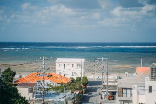 a view of the beach and the ocean from a building at Blue Steak Wonder Nagahama in Yomitan