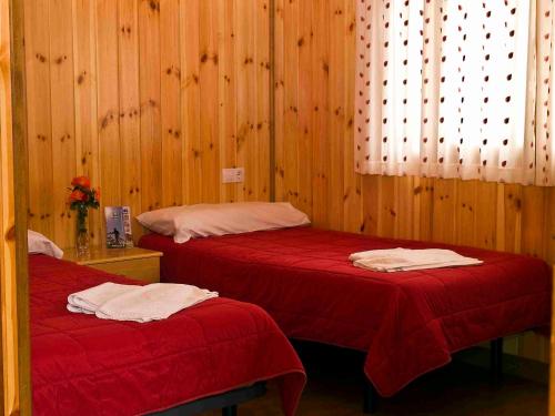 A bed or beds in a room at Camping Valle de Tena