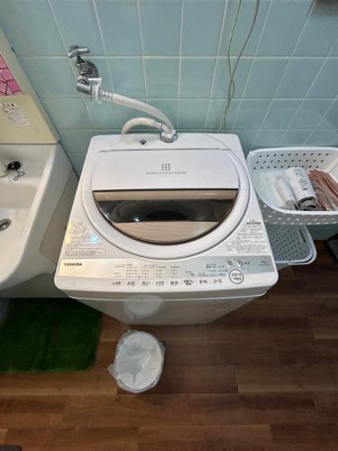 a bathroom with a toilet and a sink at 高島市一棟貸切貸別荘グループファミリーok大人数でご利用だとお得連泊がお得 in Takashima