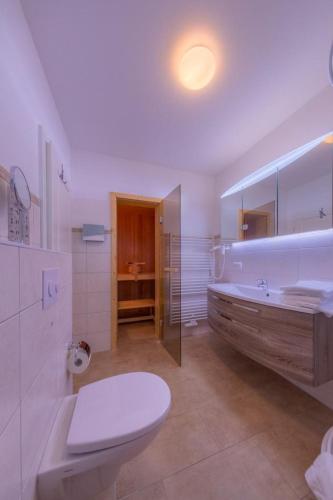 a bathroom with a tub and a toilet and a sink at Gartendeck 531 in Rechlin