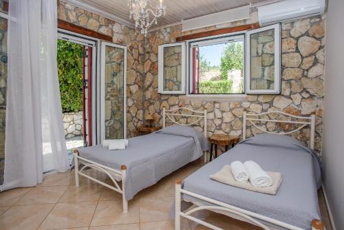 Ένα ή περισσότερα κρεβάτια σε δωμάτιο στο Trapezaki Garden Villas
