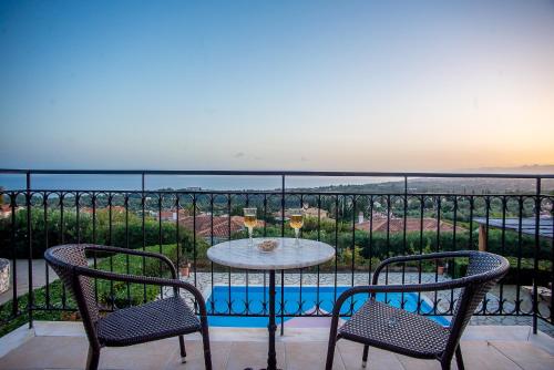 Πισίνα στο ή κοντά στο Trapezaki Garden Villas