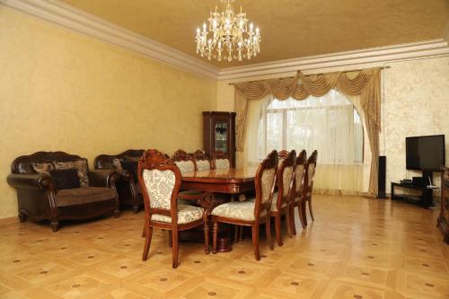 TV a/nebo společenská místnost v ubytování Eriks guest house