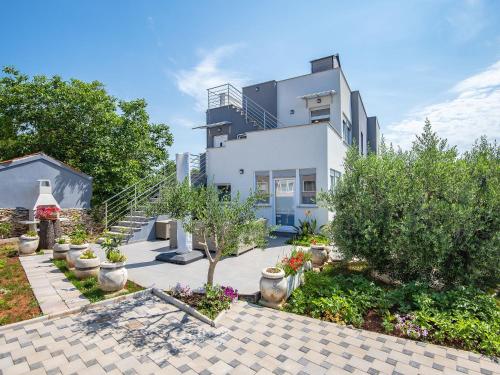 Spacious home with large roof terrace