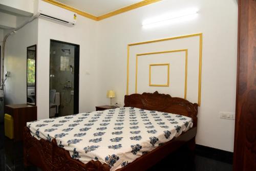 Una cama o camas en una habitación de Villa Elle L1