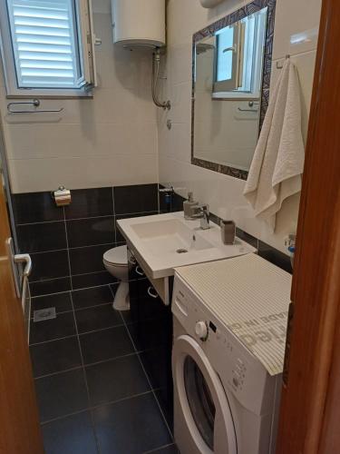 Koupelna v ubytování Apartments Jure Miljak