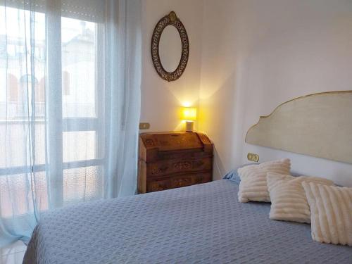 a bedroom with a bed with a mirror and a window at Grande Appartamento in Villa con 2 camere, terrazze, giardino, barbecue e posto auto privato Tutti spazi uso esclusivo in Cecina