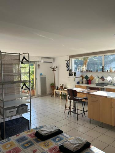 a kitchen with a table and chairs in a room at MAISON indépendante VUE MER au cœur de la NATURE in Toulon