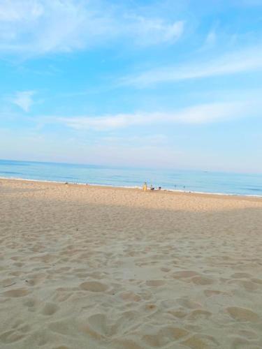 a sandy beach with people in the distance at Tien Vuong hotel in Thiện Chánh (1)