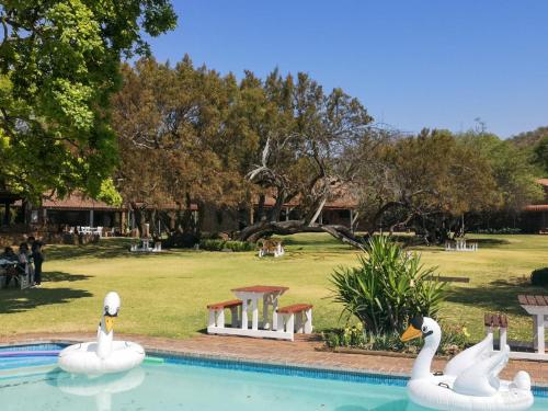 Kolam renang di atau dekat dengan The Venue Country Hotel & Spa