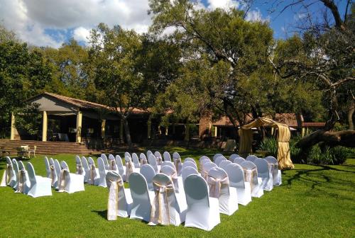 Taman di luar The Venue Country Hotel & Spa