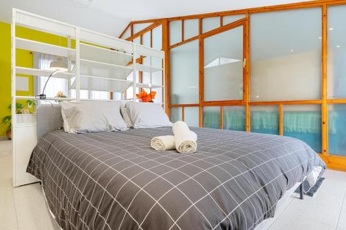 a bedroom with a bed with two towels on it at Loft El Til-ler in Bellvei del Penedes