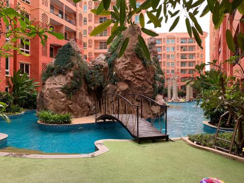 a pool in the middle of a city at Seven Seas Condo Resort Jomtien in Jomtien Beach