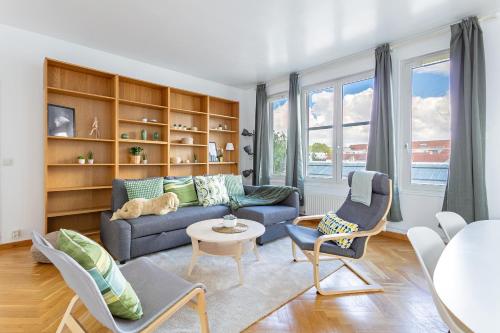 Parisian penthouse with large terrasse