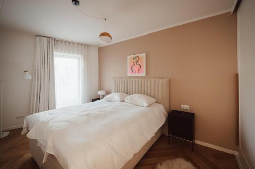 Un pat sau paturi într-o cameră la Modern Apartment in the Heart of Kuressaare