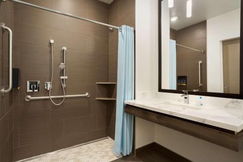 a bathroom with a sink and a shower at Best Western Plus Peppertree Nampa Civic Center Inn in Nampa