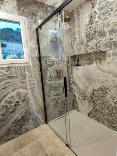 Ένα μπάνιο στο La demeure d'Aphrodite