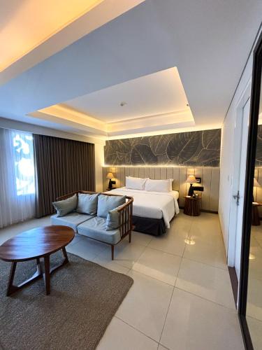 Postel nebo postele na pokoji v ubytování Crystalkuta Hotel - Bali