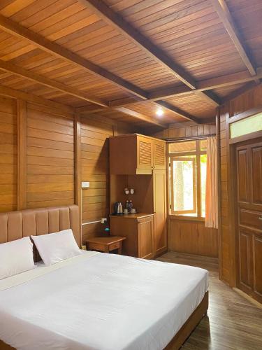 a bedroom with a large white bed in a room at Awandari Resort & Convention in Kangkakawal