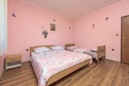 Posteľ alebo postele v izbe v ubytovaní Holiday House Anica