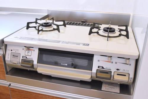 a stove top oven sitting on top of a microwave at Mishuku Onna 203 in Onna