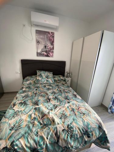Postel nebo postele na pokoji v ubytování Estudio Terraza soleada wifi cerca del aeropuerto