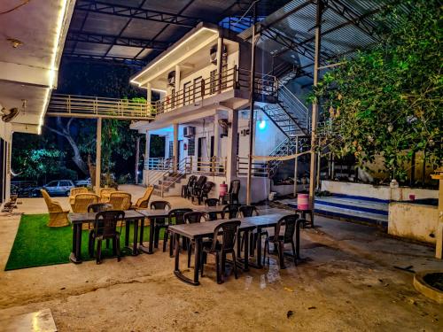 Gallery image of V J Farmstay in Garudeshwar