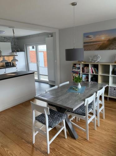 a kitchen with a dining room table and chairs at Ferienhaus Paulsen in Breklum