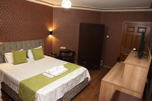 Postel nebo postele na pokoji v ubytování Adana Saray Hotel