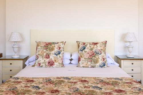 Una cama o camas en una habitación de Hotel BlauMar Llafranc