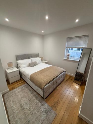 Postel nebo postele na pokoji v ubytování Gateway Apartment