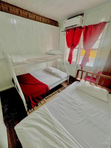 SMITH'S BNB ROOMS 2にあるベッド