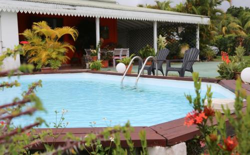 Bazén v ubytování Ixora Paradise Piscine - Vue Mer nebo v jeho okolí