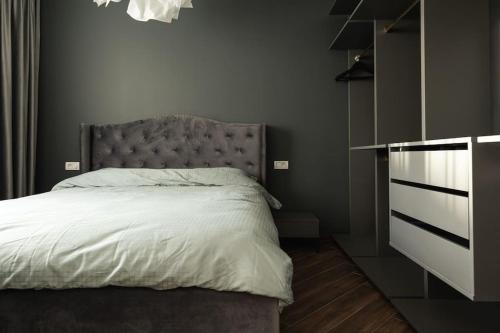 Posteľ alebo postele v izbe v ubytovaní Charm Apartment