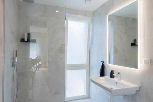 Seafront Apartment tesisinde bir banyo