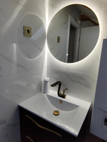 a white bathroom with a sink and a mirror at Kuća za odmor Villa Cesarica - Zagreb in Graberje Ivanićko