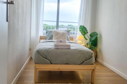 Postel nebo postele na pokoji v ubytování Stijlvol App in Genk Centrum