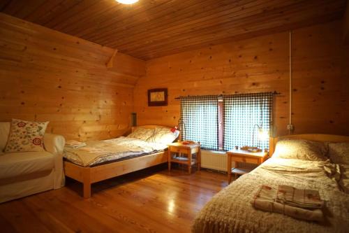 Ένα ή περισσότερα κρεβάτια σε δωμάτιο στο River House Mojstrana